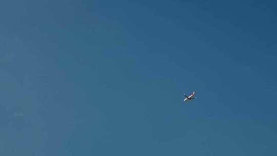 高清实拍飞机蓝天白云天空