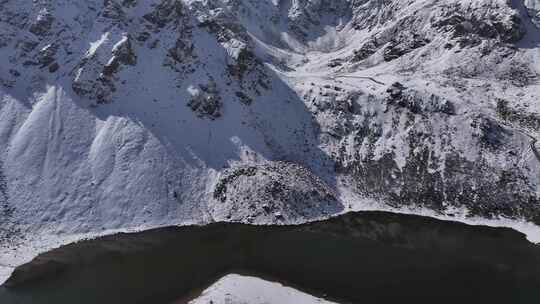 青海互助浪士当雪山河流航拍视频