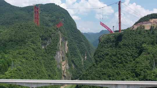 航拍视角恩施鹤峰溇水河特大桥建设场景