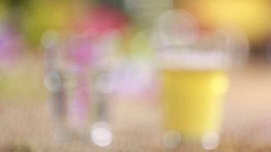 【镜头合集】白酒和啤酒喝酒玻璃杯