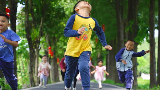 孩子奔跑幸福奔跑山区孩子留守儿童