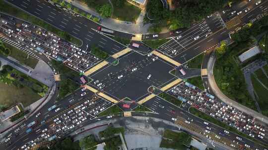 东莞大道-城市十字路口下班高峰期车流