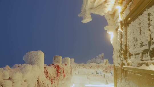 洛阳老君山金顶建筑冬天大雪夜景