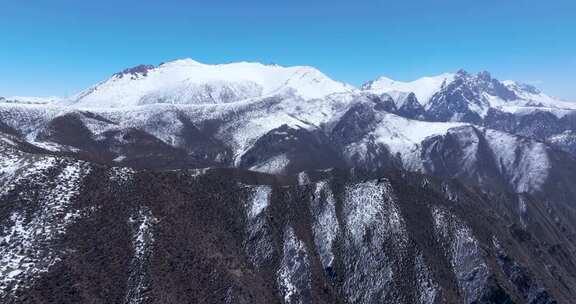 雪山自然风光全景