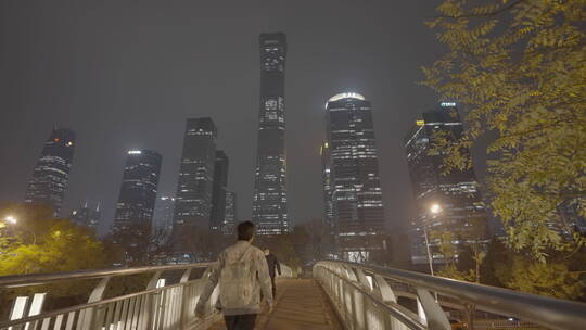 白领下班 都市夜晚 深夜加班