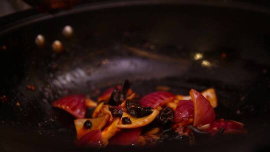 葱姜蒜配菜炝锅视频素材模板下载