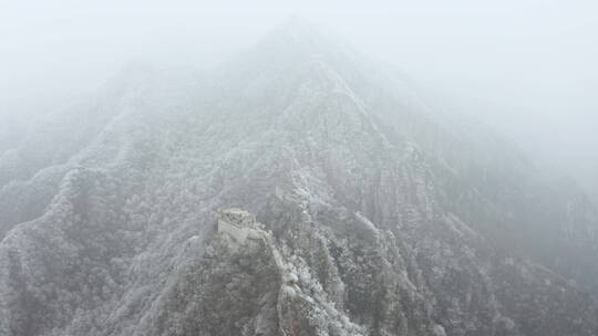 北京怀柔箭扣长城冬季雾凇雪景寒冷覆盖航拍