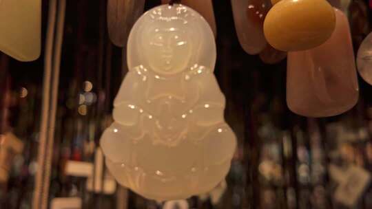 玉观音吊坠特写