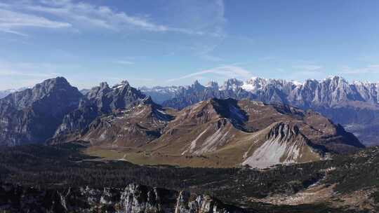 航拍山脉风景