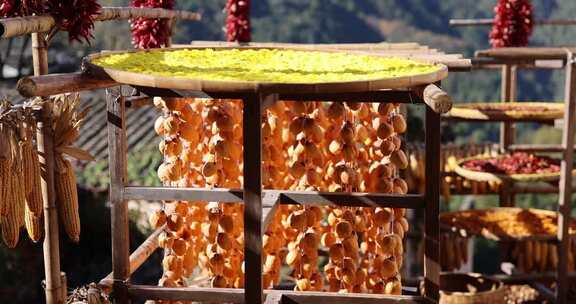 江西婺源篁岭美丽乡村晒秋丰收的喜悦