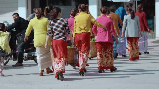 傣族视频云南德宏傣族妇女喜庆红色服装视频素材模板下载