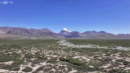 西藏阿里地区草原航拍