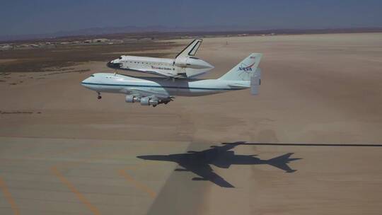 在德赖登空军基地着陆