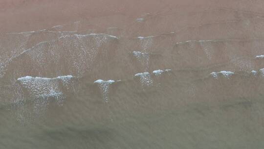 航拍沙滩海浪