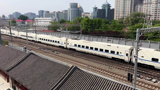和谐号动车组列车驶入北京站视频素材模板下载