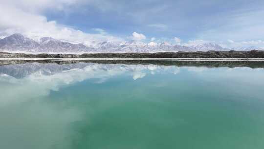 青海甘肃大柴旦翡翠湖航拍山川湖泊倒影阳光