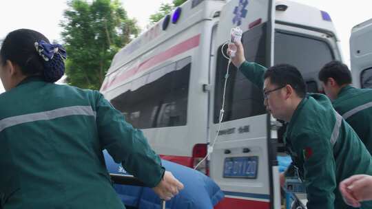救护车拉病人急救视频素材模板下载