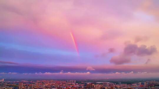 航拍城市上空的彩虹视频素材模板下载