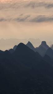 竖版航拍桂林阳朔兴坪山川清晨日出迷雾