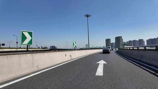 城市道路开车城市街道风光第一视角