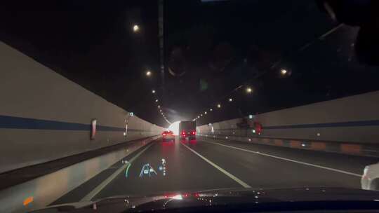 驾车第一人称视角开车穿过隧道视频素材模板下载