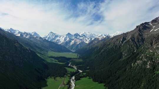 夏塔景区木札特峰昭苏伊犁雪山林场