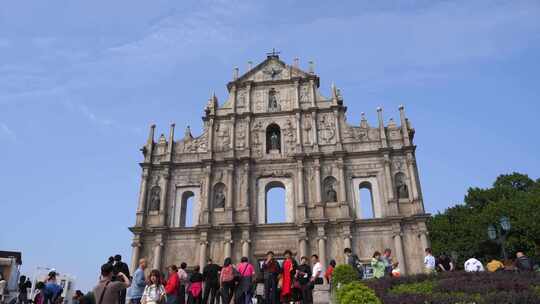 澳门大三巴牌坊前的游客人群拍照旅游人流