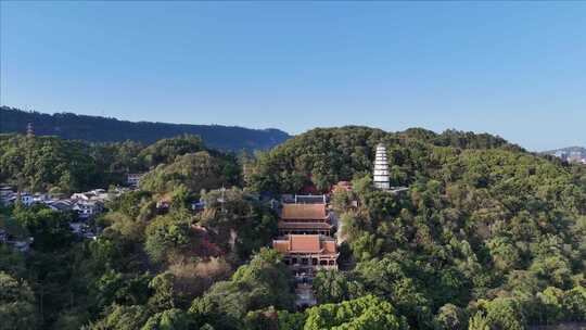 山林间古建筑与宝塔鸟瞰宜宾白塔山景区