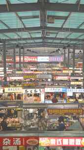 竖屏室内夜市餐饮美食街街景人流