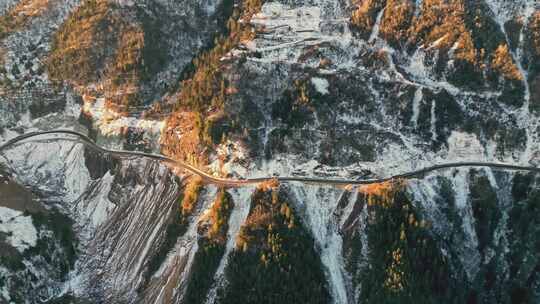 航拍云南香格里拉雪山公路