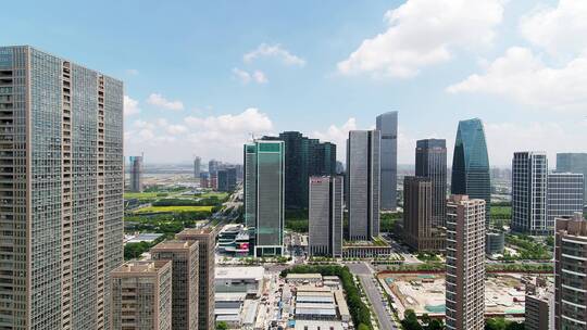 航拍杭州滨江城区现代建筑工地视频素材模板下载