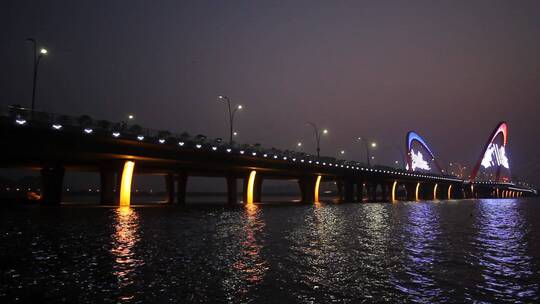 城市桥梁夜景，艾溪湖大桥