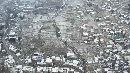 大自然寒潮冬天下雪的村庄田野航拍风景