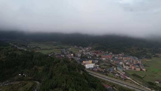 乡村大山里的云雾 森林 高速 宣传片素材