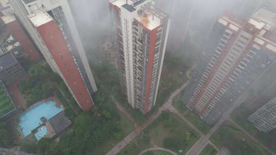 烟雨中的房地产住宅楼航拍