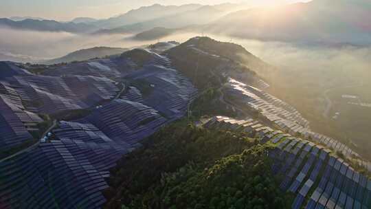 绝美霞光连绵起伏的太阳能板光伏新能源