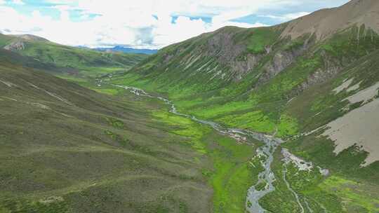 航拍川西格聂山区阿沙沟草原牧场风光