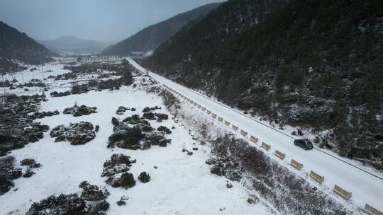 云南香格里拉冰雪道路航拍