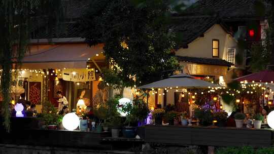 杭州历史文化街区小河直街文艺咖啡店夜景