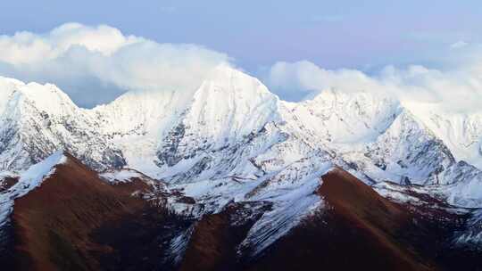 四川甘孜州新都桥雪山观景台雪山航拍