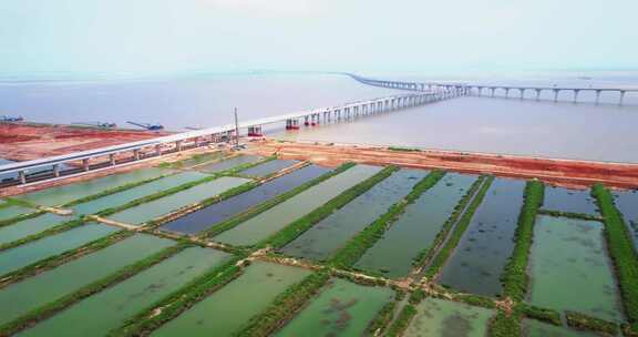 江河湖海边上的建筑工地围海造田鱼虾养殖