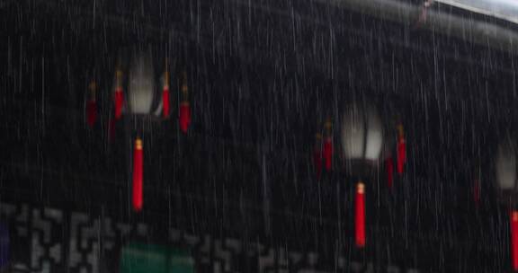 江南雨季古建筑屋檐雨滴灯笼空镜