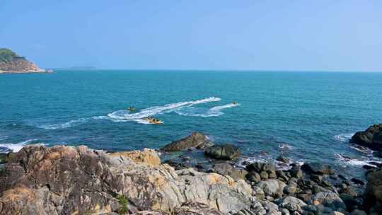 海岛大海海面水上快艇