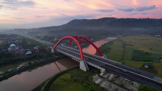 横贯收费公路标志性红桥Kalikuto大桥Java鸟瞰图视频素材模板下载