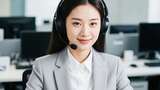 办公室女白领戴耳机沟通画面高清在线视频素材下载