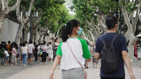 旅游的人群街道上的人苏州旅游