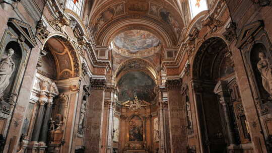 罗马教堂华丽壁画