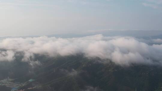 航拍威海里口山的平流雾4K