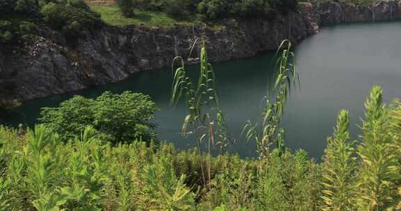 秀丽宕口清澈的湖水湖面 金坛柚山村