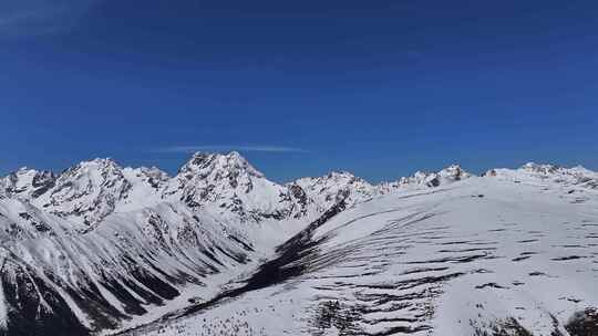 白马雪山山脉垭口群峰航拍